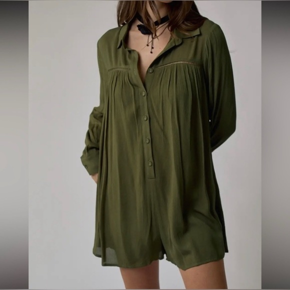 Casual olive green NWOT long sleeve romper. Great summer/fall transition piece - Picture 1 of 4